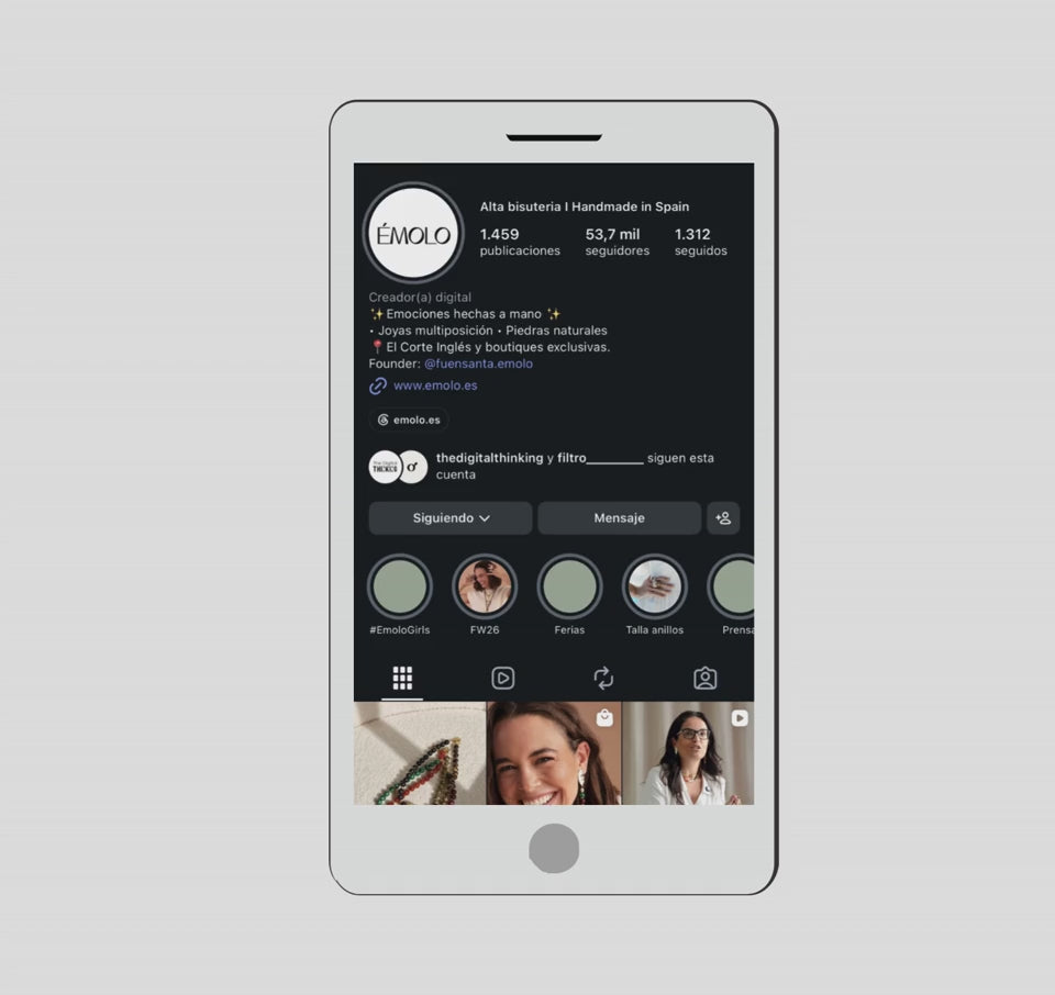 Vídeo de un teléfono mostrando un perfil de Instagram